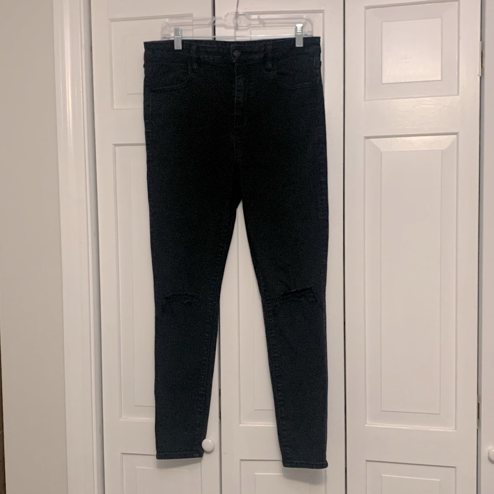 American Eagle Super high waisted distressed jegging